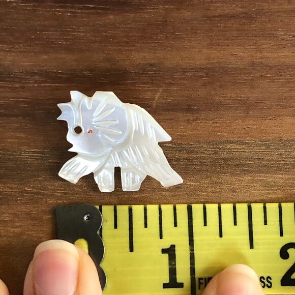 Vintage Mother Of Pearl Carved Elephant Brooch Pin Made In Taiwan 70s 80s Boho - Picture 7 of 7